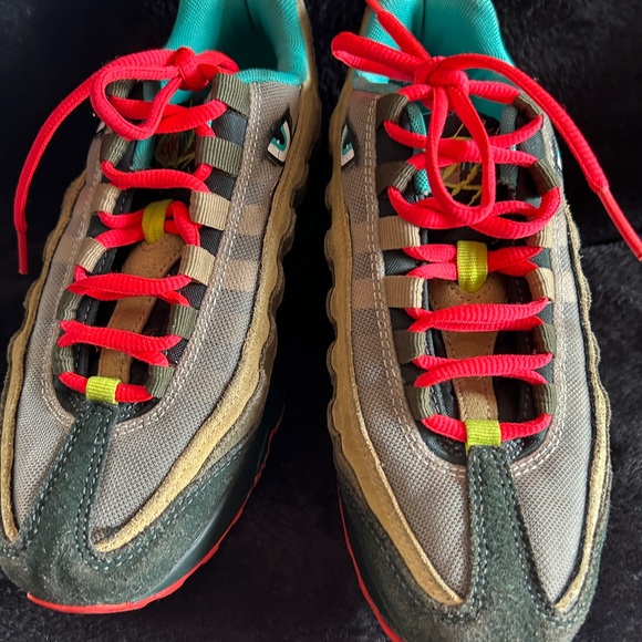 Nike air max 95 monster dinosaurs youth logo Sz 6Y - Picture 4 of 9